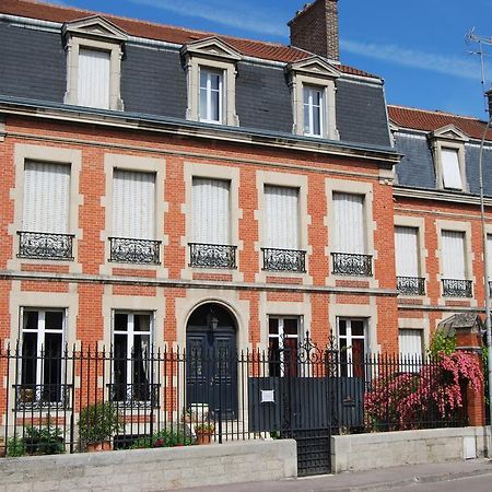 Chambre D'Hotes L'Ambroise トロワ エクステリア 写真